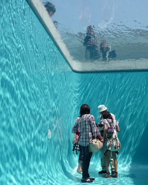 ruineshumaines:Swimming Pool, an amazing and visually confounding installation by Leandro Erlich.