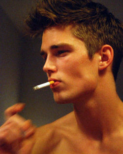 gnarlyvibess:  i find guys who smoke attractive.