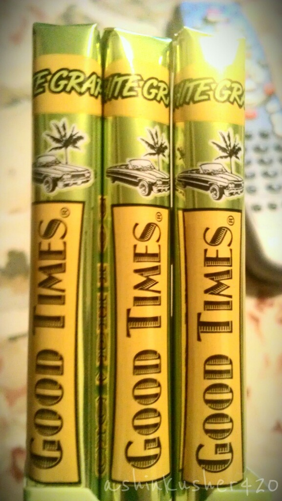 ashinkusher420:  Is it just me or do those “palm trees” look SUSPICIOUSLY like