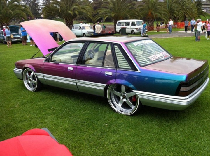 wont-die-defeated:  Holden EH, sick paint job  