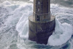 chroniclesofdia: La Jument, Breton, France One of those infamous storms on the Iroise Sea happened on 21 December 1989. A front of low pressure coming from Ireland brought gale force winds and huge waves of 20 to 30 metres high which crashed spectacularly