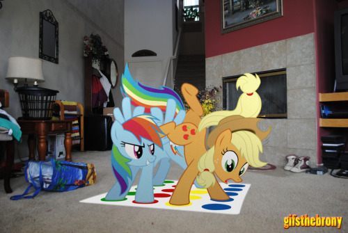 royalcanterlotvoice:  Game Night by ~gifsthebrony