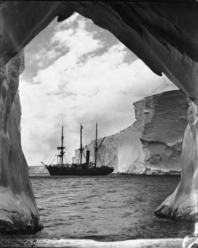 legrandcirque:  Frank Hurley, A glimpse of the Aurora from within the cavern in the wall of the ice-