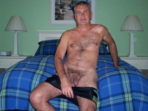 http://senioretgay2.tumblr.com/post/22891781831