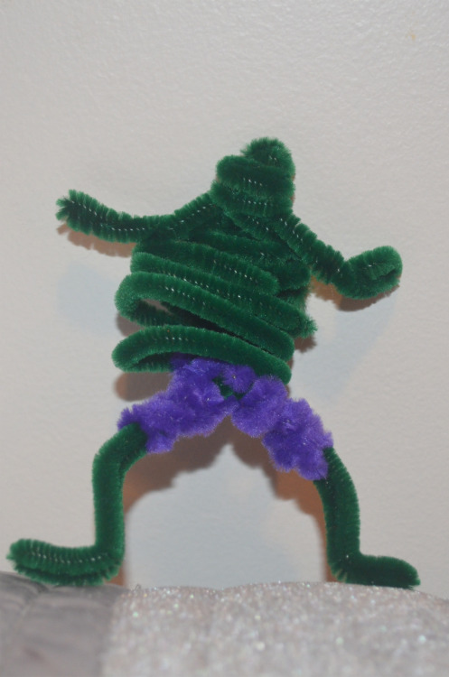 glueymaceroni:this is what happens when you leave me alone with pipe cleaners.i regret nothing