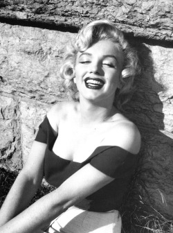 audreyandmarilyn:  Marilyn Monroe photographed