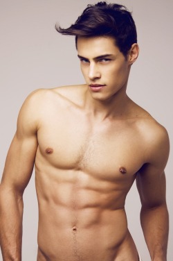 boy-of-the-day:  http://www.wowwow.me/2012/05/joao-salvadori-by-eduardo-fiorindo.html 