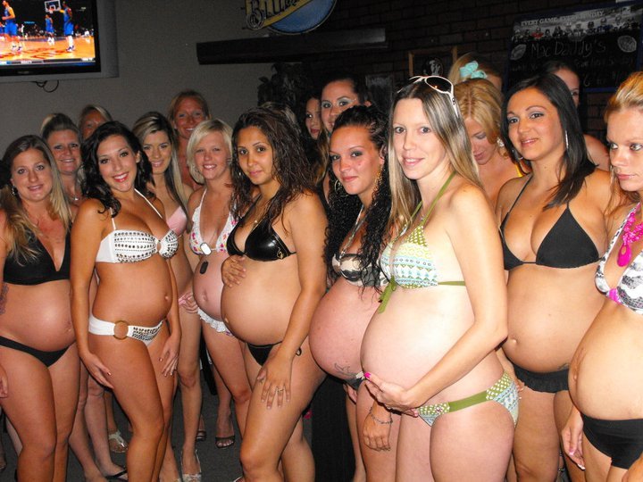 maiesiophile:  wowâ€¦.  pregnantwomen:  Surprise! 