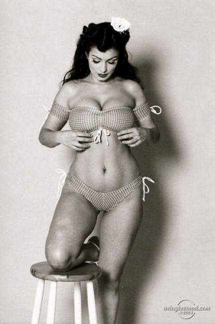 40s pinup. Curves and more curves … extreme sensuality. epic-nudes.tumblr.com/ 