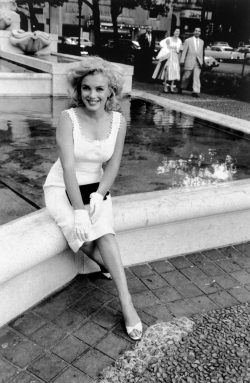 alwaysmarilynmonroe:  Marilyn photographed by Sam Shaw in 1957. 
