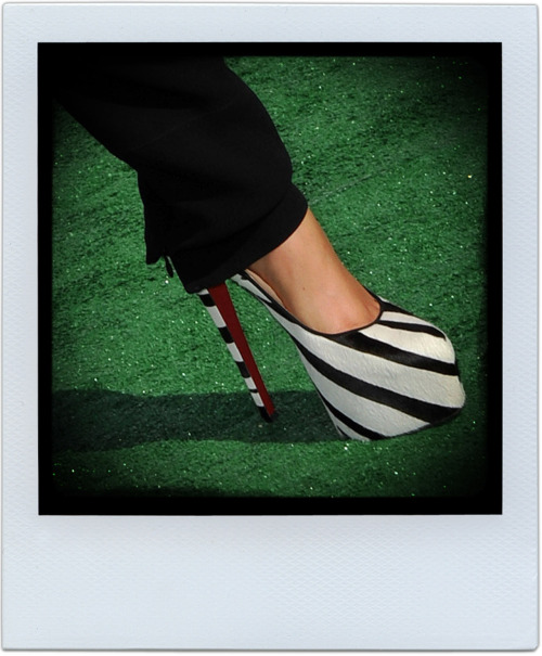 walk-in-louboutin:Alicia Key’s zebra Louboutin