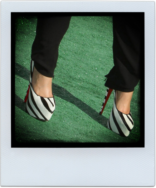 walk-in-louboutin:Alicia Key’s zebra Louboutin