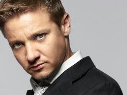 breakingtablesinnandos:  Call me crazy, but Jeremy Renner ( The avengers ) kinda looks like Paul 