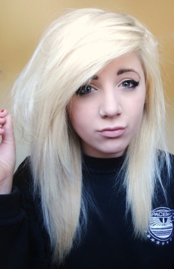 h4tt-ie:  alotofsexandink:  h4tt-ie:  hi  Wow this girl is flawless  aww thank you 