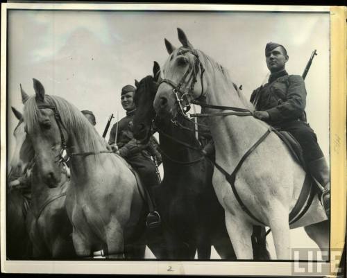 © Margaret Bourke-White 1941 Soviet soldiers, USSR