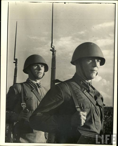 © Margaret Bourke-White 1941 Soviet soldiers, USSR