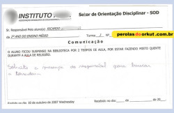 quero-beber-toddynho:  QUE TIPO DE PESSOA FAZ UM MISTO QUENTE NA AULA DE RELIGIAO ??? -qbt
