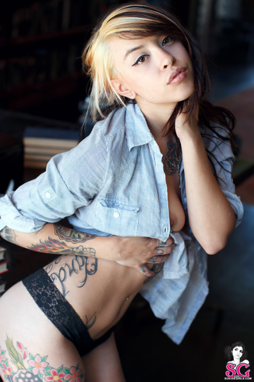 fuckyeah-suicide-girls:  Carrina Suicide porn pictures