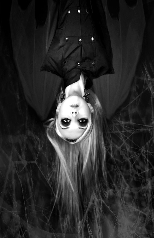 allthekingzmen:  Image by Torn Glass 