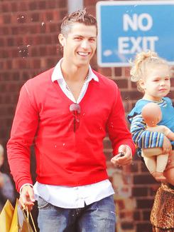 yeezusmob:  25, 26, 27 and 28/100 photos of Cristiano Ronaldo 