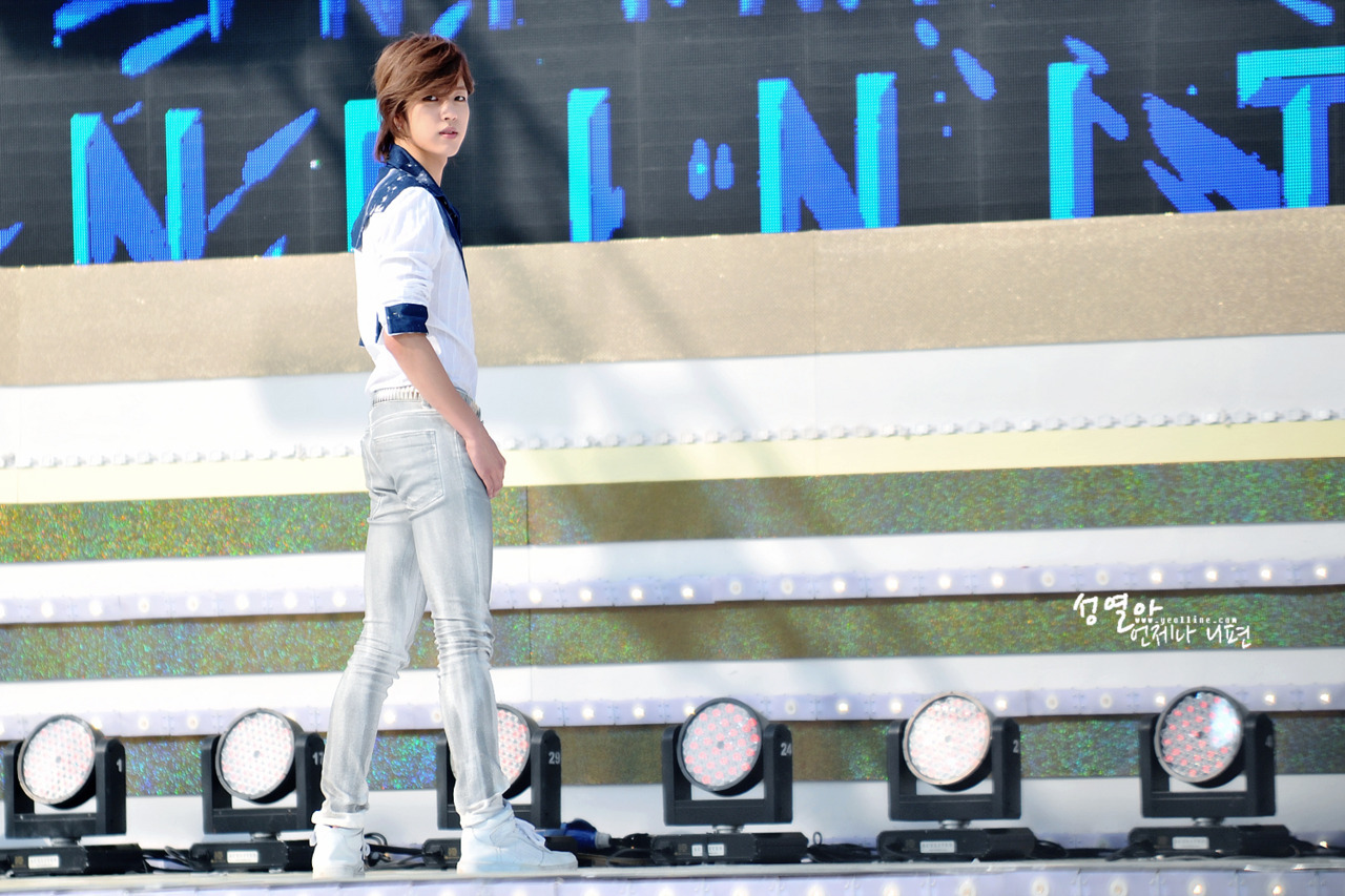blissful-irony:  cr: 성열아,언제나 니편! » DO NOT edit/crop/modify the photo.