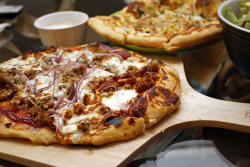 wehavethemunchies:  Homemade Pizza 
