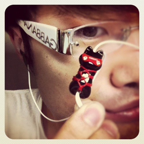 binzentovincente:Loving this #cute #Kinbaku #earphone clip Drew got me from #Tokyo :) <3 (Taken w