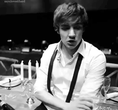 zaynlovesithard:  1D gifs here