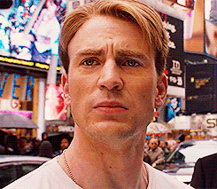 aimeethebluebird:  flamboyantgentleman:  mockingclove:  I had a date.  no nope no superhero movies are supposed to be fulfilling okay none of this heartbreaker stuff    D’: