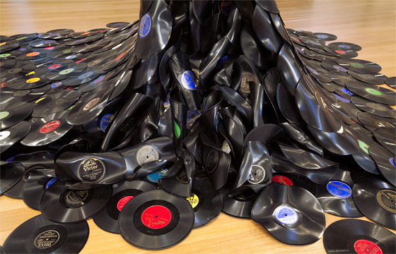 ohhannahdear:  tylermareemaree:  Sound Wave by Jean Shin  I believe this may be the