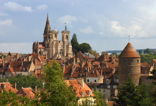 (via Collegial of Semur, a photo from Bourgogne, Central | TrekEarth) Semur-en-Auxois, Burgundy, Fra