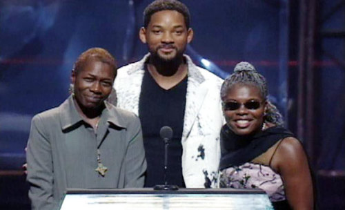 makaveli-immortalized:  Afeni Shakur & Voletta Wallace, mothers of Tupac & Biggie together, presenting the Best Rap Video Award at the 1999 MTV Video Music Awards 