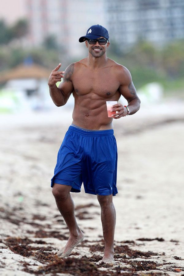 guys-with-bulges:  Shemar Moore and his cocktail, and cockhead. More rare male celebrity