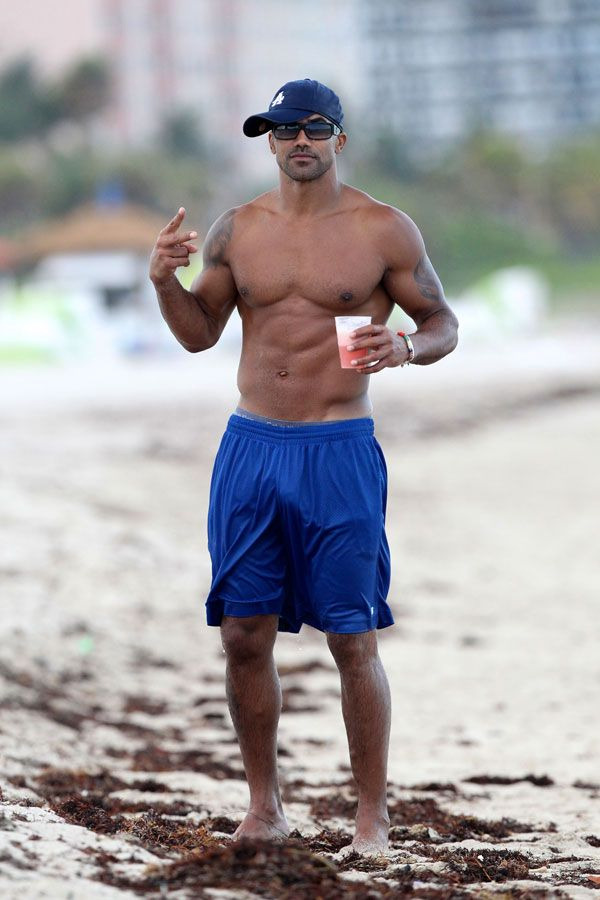 guys-with-bulges:  Shemar Moore and his cocktail, and cockhead. More rare male celebrity