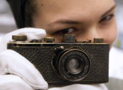 photojojo:  The world record for the most expensive camera ever sold was broken yesterday! Only 12 of the Leica 0-series exist, and this one sold for 2.16 million Euros at auction. Watch the vid of it being auctioned. World’s Most Expensive Camera —