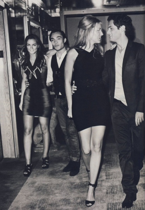 nyc-lass-y:  Leigton Meester, Ed Westnick, Blake Lively, and Penn Badgley on the set of Gossip Girl  