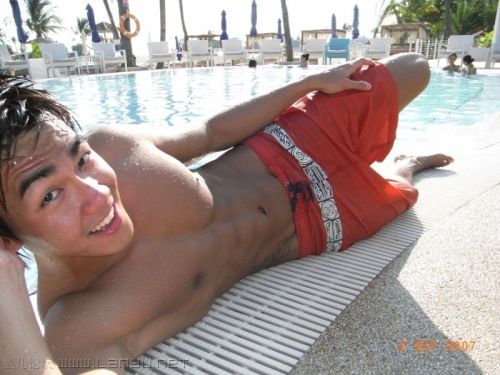 aznboizaresex:  Orange trunks.