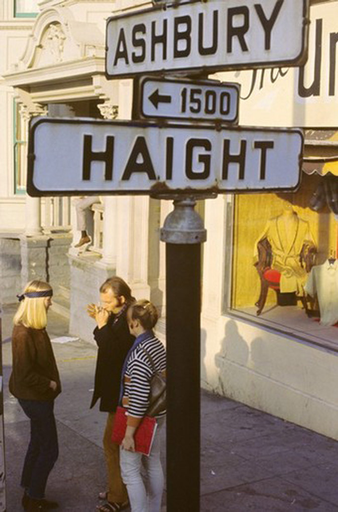 bug-bite:  psychedelic-sixties:  Hippies on the Corner of Haight and Ashbury, 1967