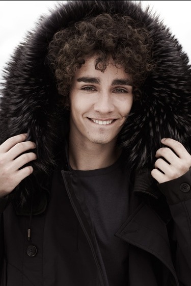 putawaythosefiery-biscuits:   six favourite pictures of Robert Sheehan