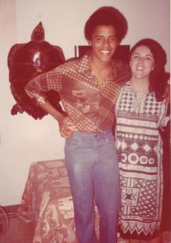 die-together:  barackfuckingobama:  cheskasmagicshire:   The President of the United States of Groove pictured here with his mother, Ann.   DA DA DADADA DA DA OBAMA DA DA DADADA DA DA AFRO OBAMA AFRO OBAMA AFRO PRESIDENT  PRESIDENT PRESIDENT AFRO  THE