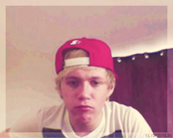 lalaliam-deactivated20120629:  Niall proving his Facebook is real [x] 