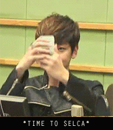 areumdawoyo:  fyeahexogifs:  You little cute camwhore  look at his proud expression