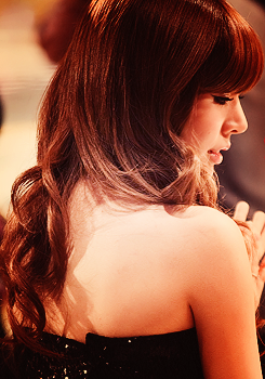 thebarbieshow:  sunny’s sexy back  