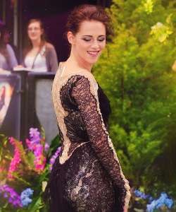 hermiola:  Kristen Stewart | “Snow White and the Huntsman” World Première (2012) 