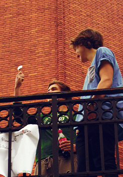 mrs-liam-james-payne:  in-niallwethrust:  hazzabigpaynis:  foreveradirectioner24:  fuckyeahlou:  therealkevinthepigeon:  shot-me-outta-the-skyy-xo:  malikmeupndown-liam:  brb-nandoswith1d:    He… He touched the spoon…  Luvvv  ksdjkfljaskldjfa;klsdjhfklj