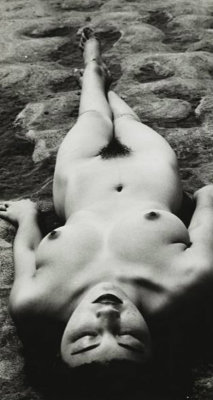 minayoshi takada / nude lying on sand (1948)