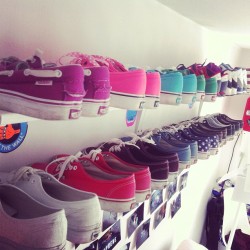  hay están las zapatillas que quiero u_u ♥ 