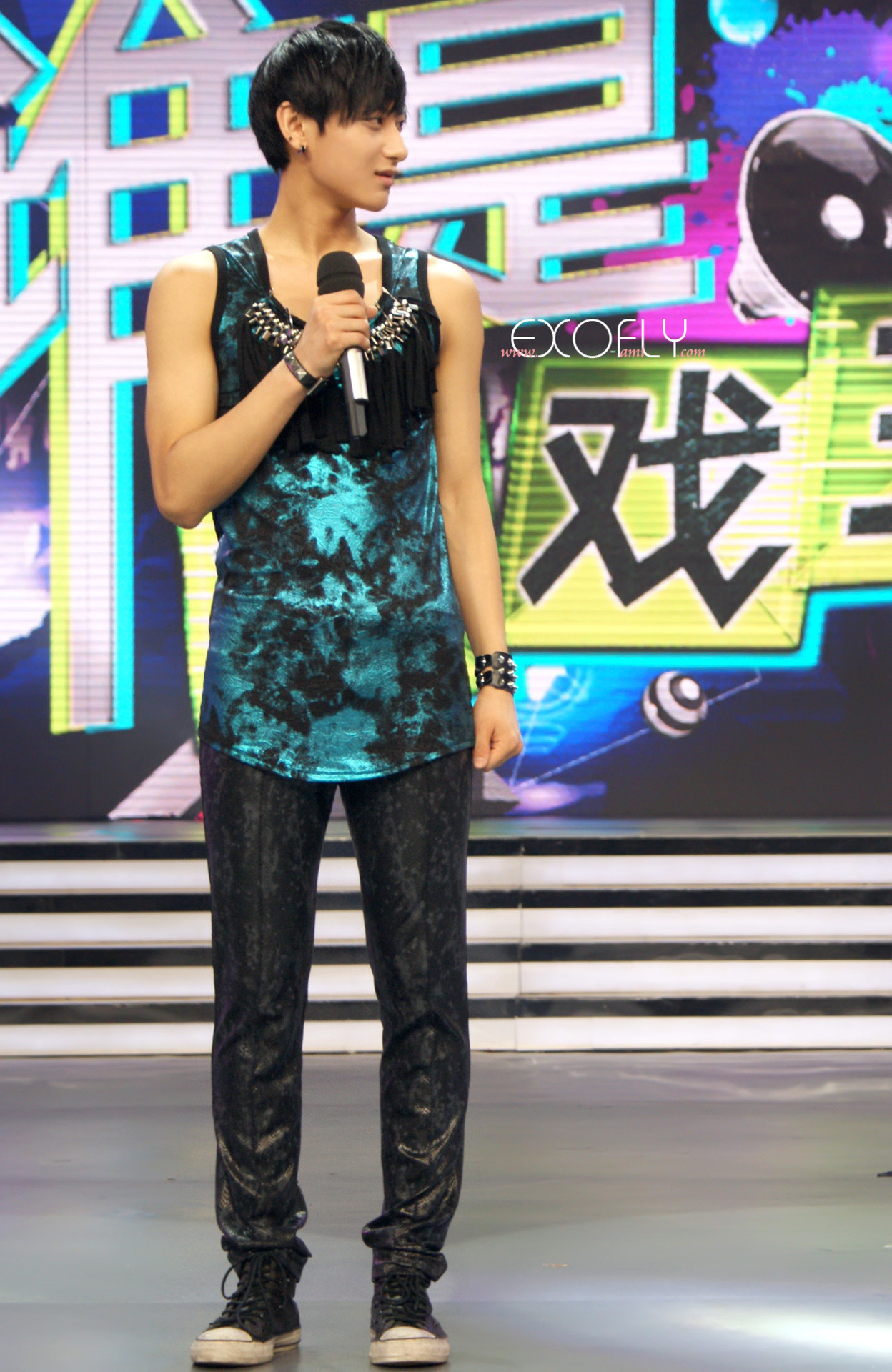 shiny-seoul:  fuuuuuck taotao has the most AMAZING body ever omfg look at his shoulders