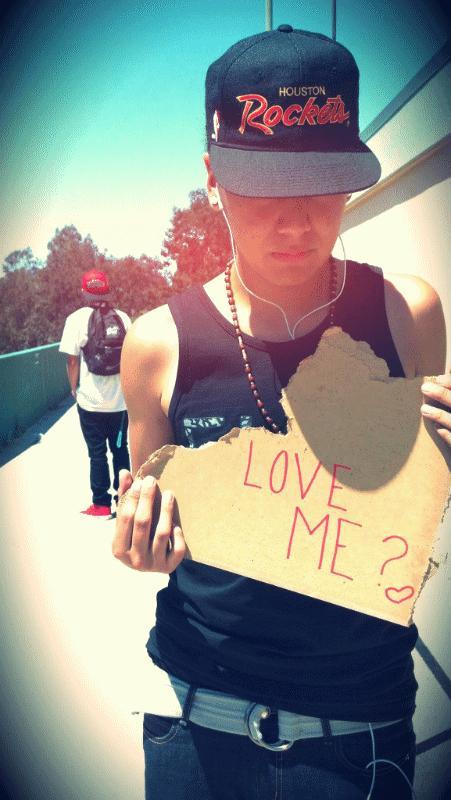 its-roger:  will you love me? Follow me. http://its-roger.tumblr.com/