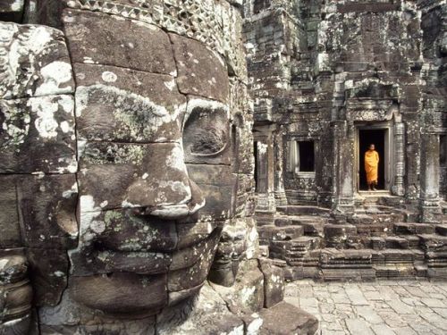  Deep in the forests of Cambodia’s Siem Reap province, the elegant spires of an ancient stone city s